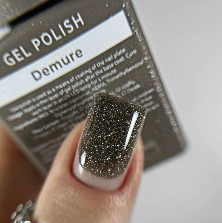HEYLOVE Light Reflective Gel Polish "DEMURE", 15ml - Level Up Beauty Supply